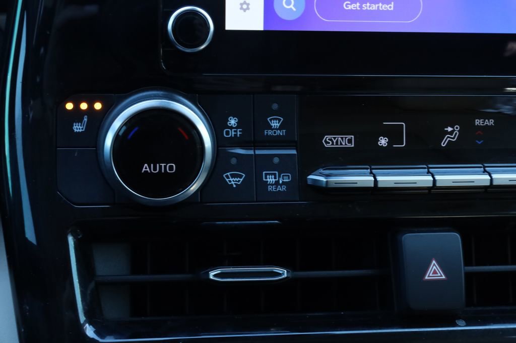 Used 2023 Toyota Highlander XLE image 7