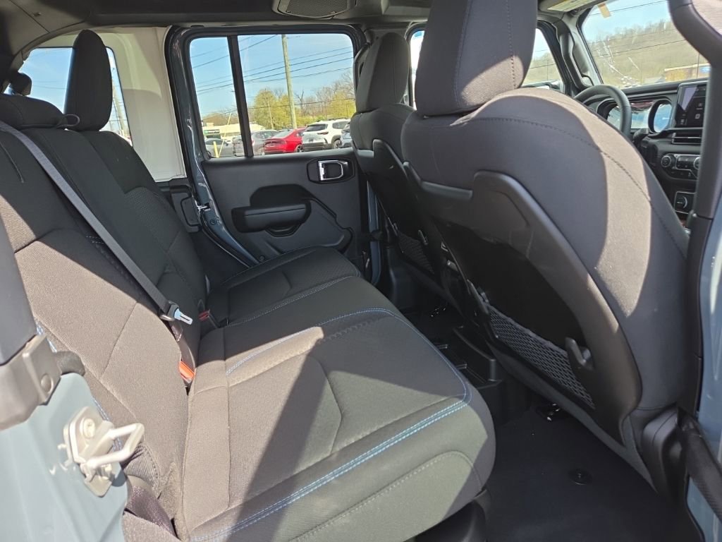 Used 2025 Jeep Wrangler Unlimited Rubicon 4xe image 23