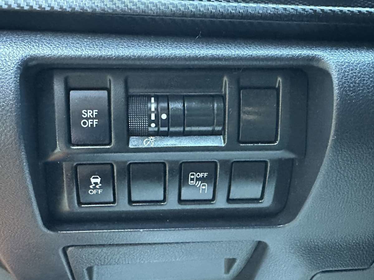 Used 2018 Subaru Crosstrek 2.0i Premium w/ Eyesight System image 27