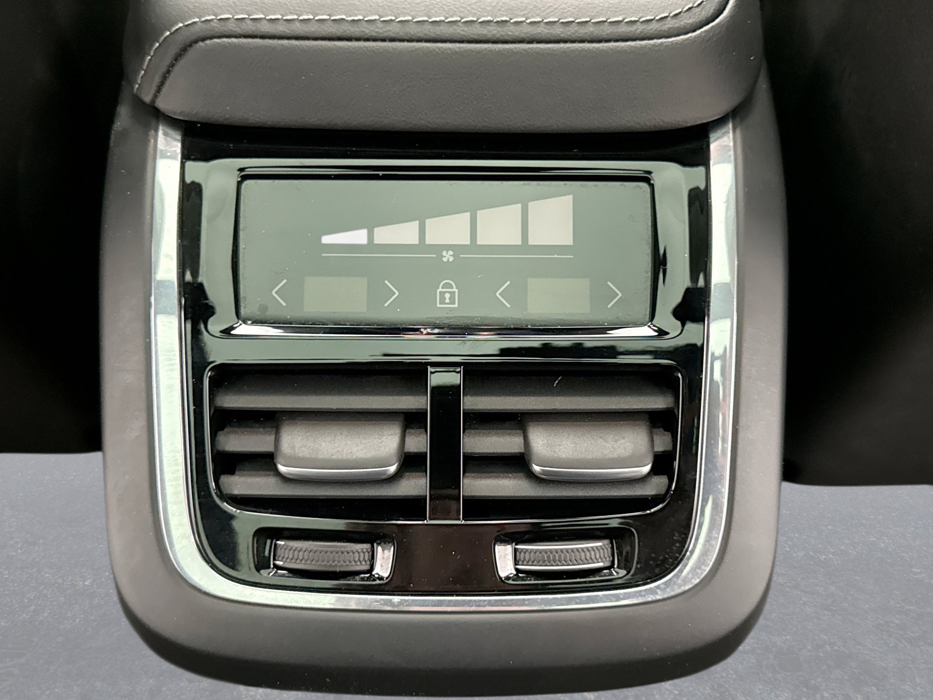 Used 2024 Volvo XC60 B5 Ultimate w/ Protection Package Premier AWD/4WD image 20