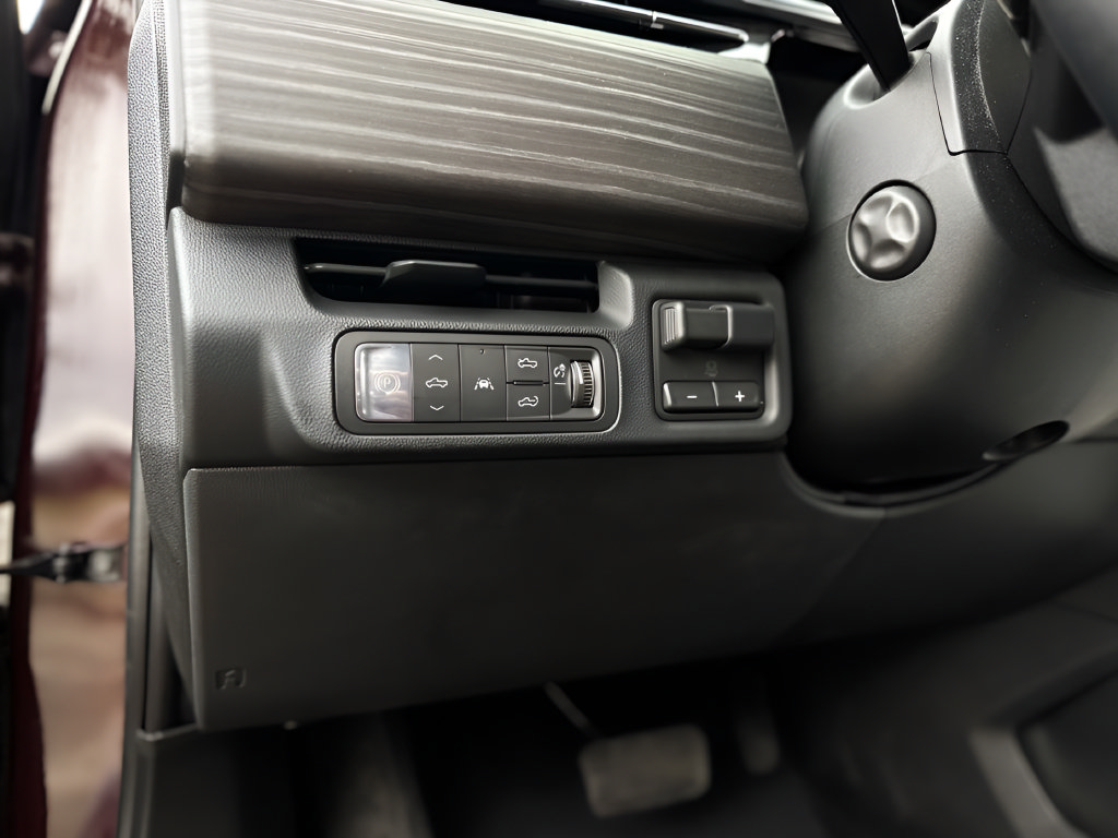 Used 2025 GMC Sierra EV Denali AWD/4WD image 15