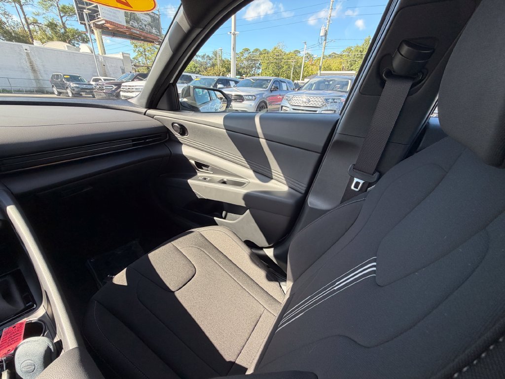 Used 2025 Hyundai Elantra Sport FWD image 17