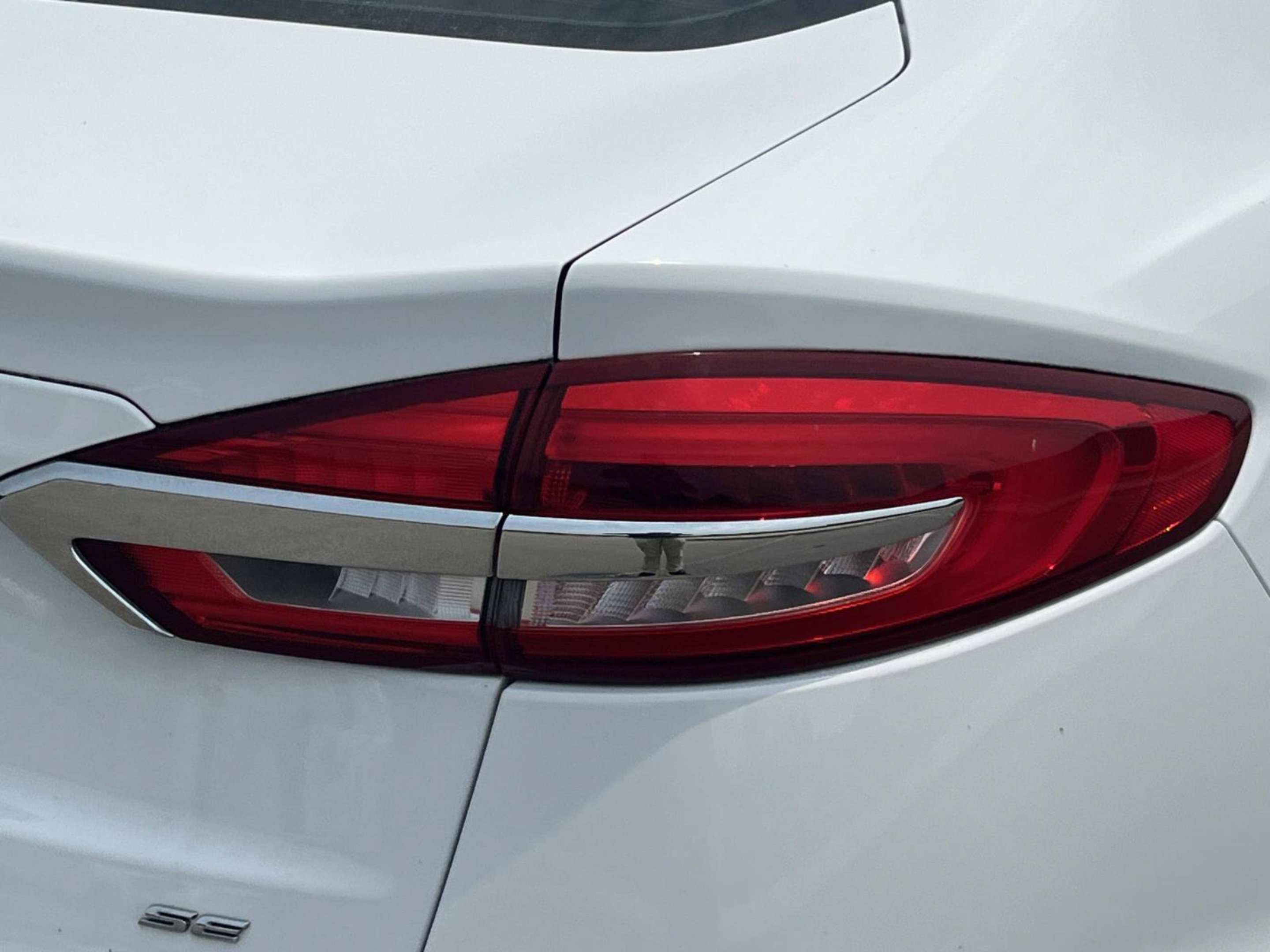 Used 2019 Ford Fusion SE FWD image 39