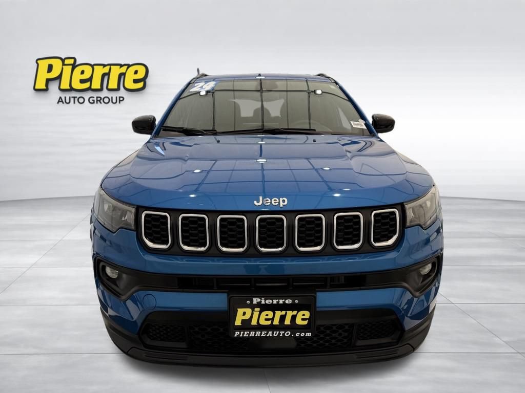 Used 2024 Jeep Compass Latitude AWD/4WD image 8