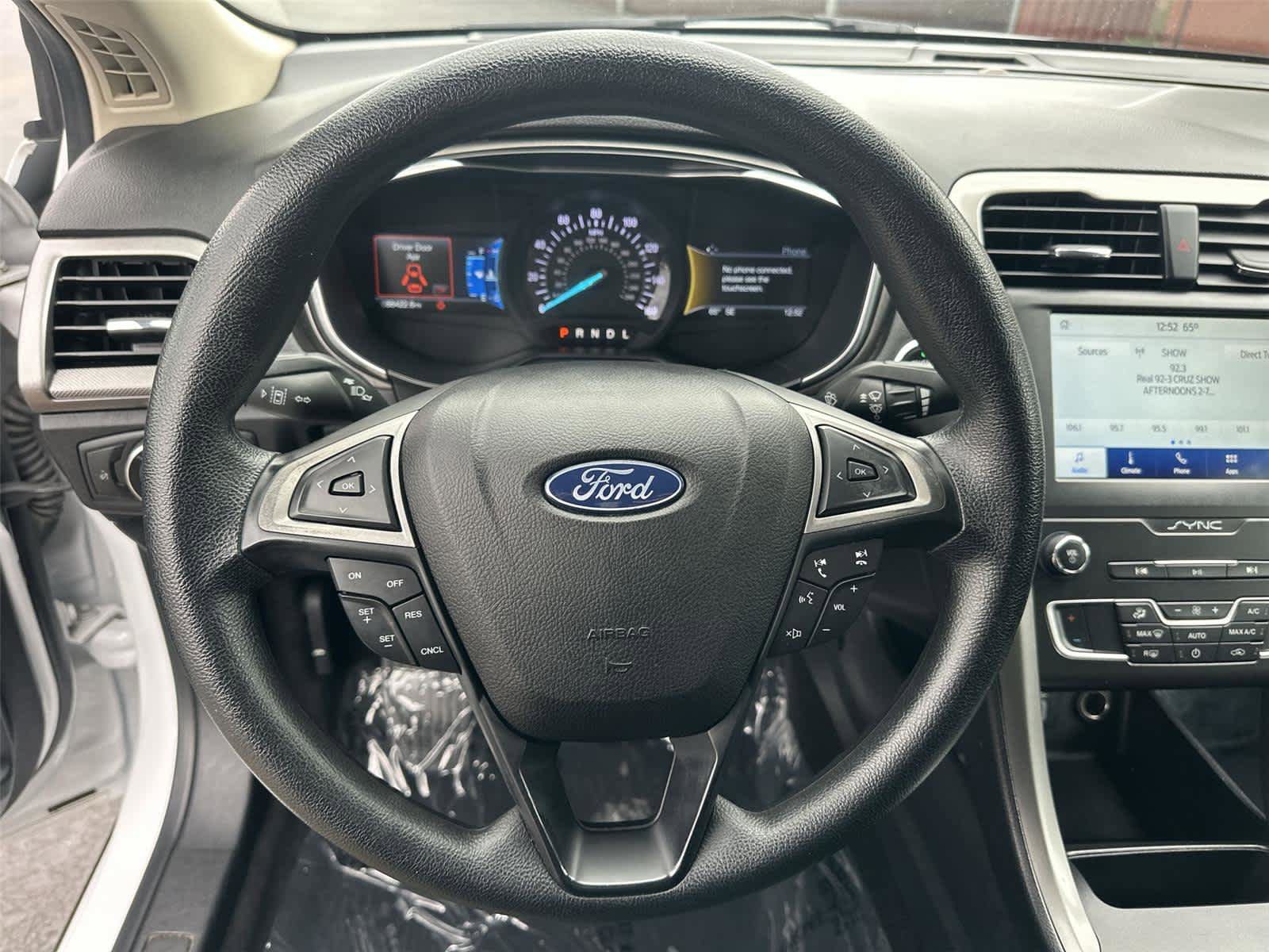 Used 2020 Ford Fusion SE FWD image 16