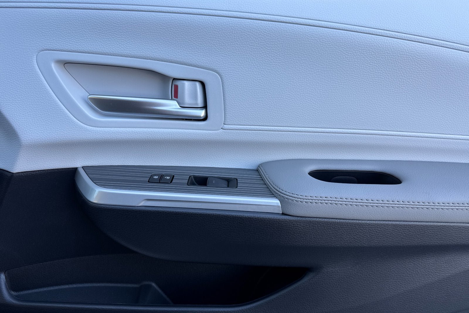 New 2026 Toyota Sienna XLE FWD image 19