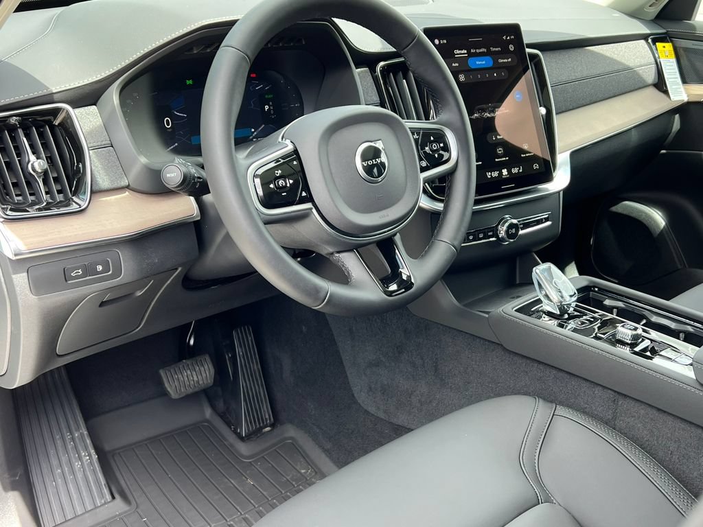 New 2026 Volvo XC90 T8 Plus w/ Protection Package Premier AWD/4WD image 17