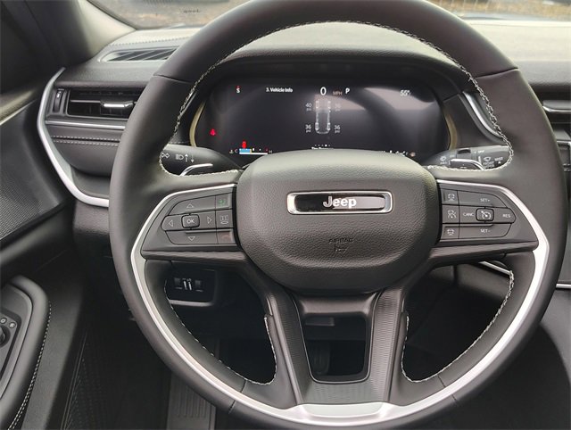 New 2025 Jeep Grand Cherokee Altitude image 17