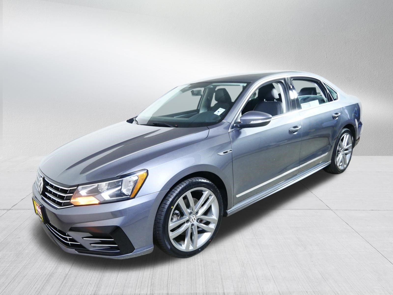 Used 2017 Volkswagen Passat 1.8T R-Line FWD image 3