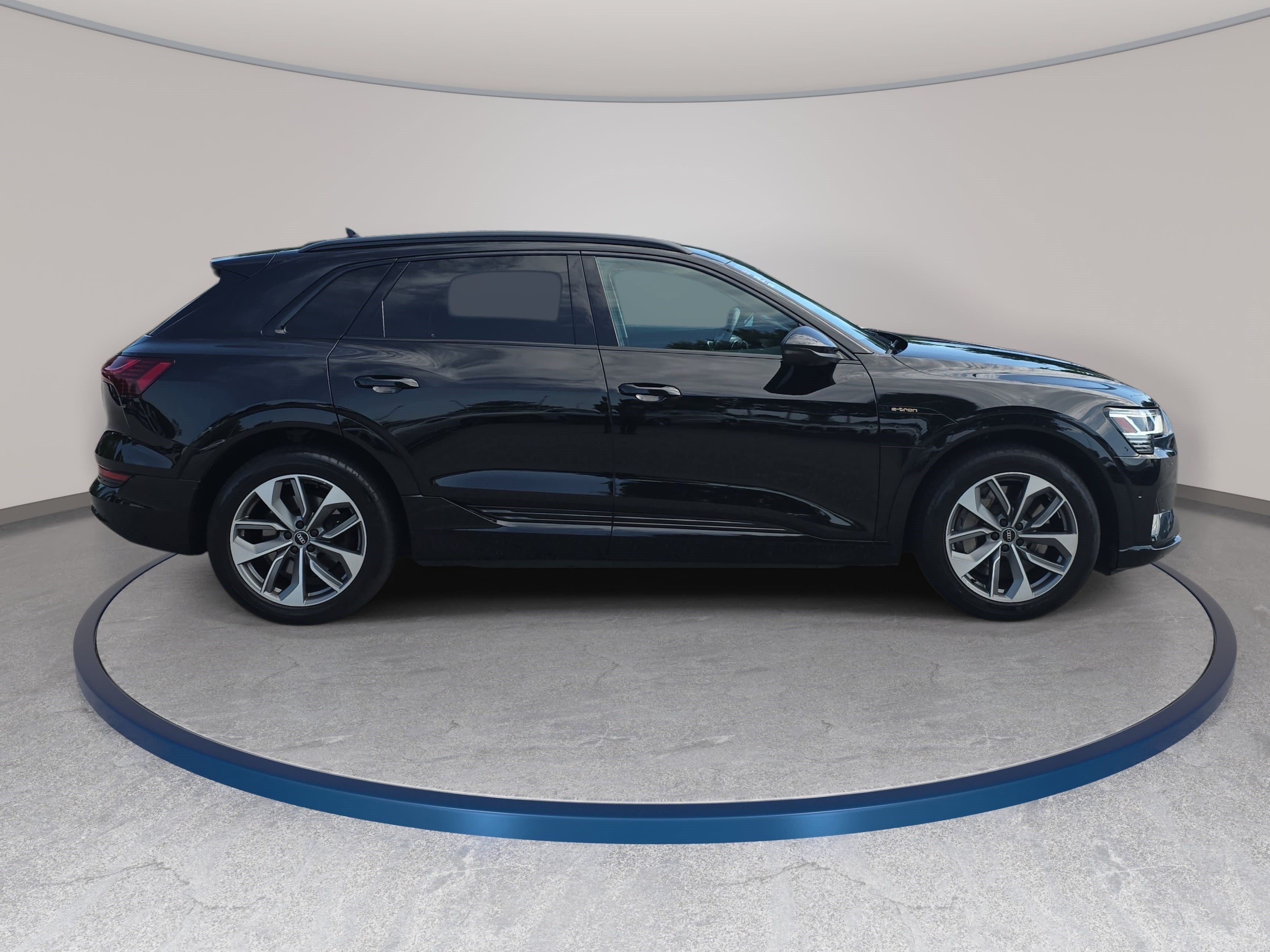 Used 2021 Audi e-tron Premium Plus w/ Premium Plus Package AWD/4WD image 4