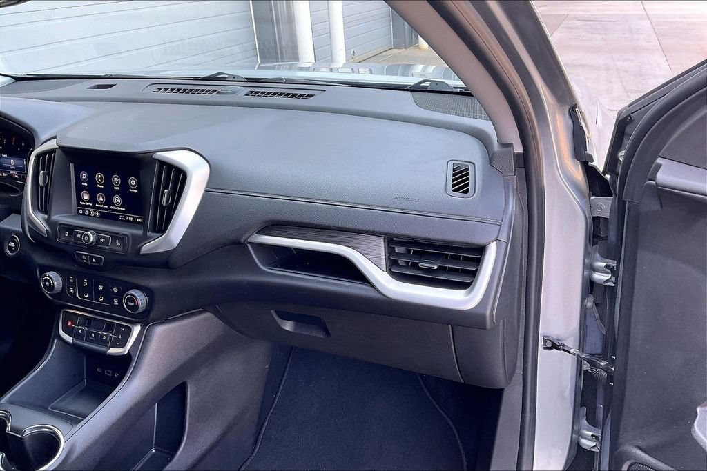Used 2024 GMC Terrain SLE AWD/4WD image 16