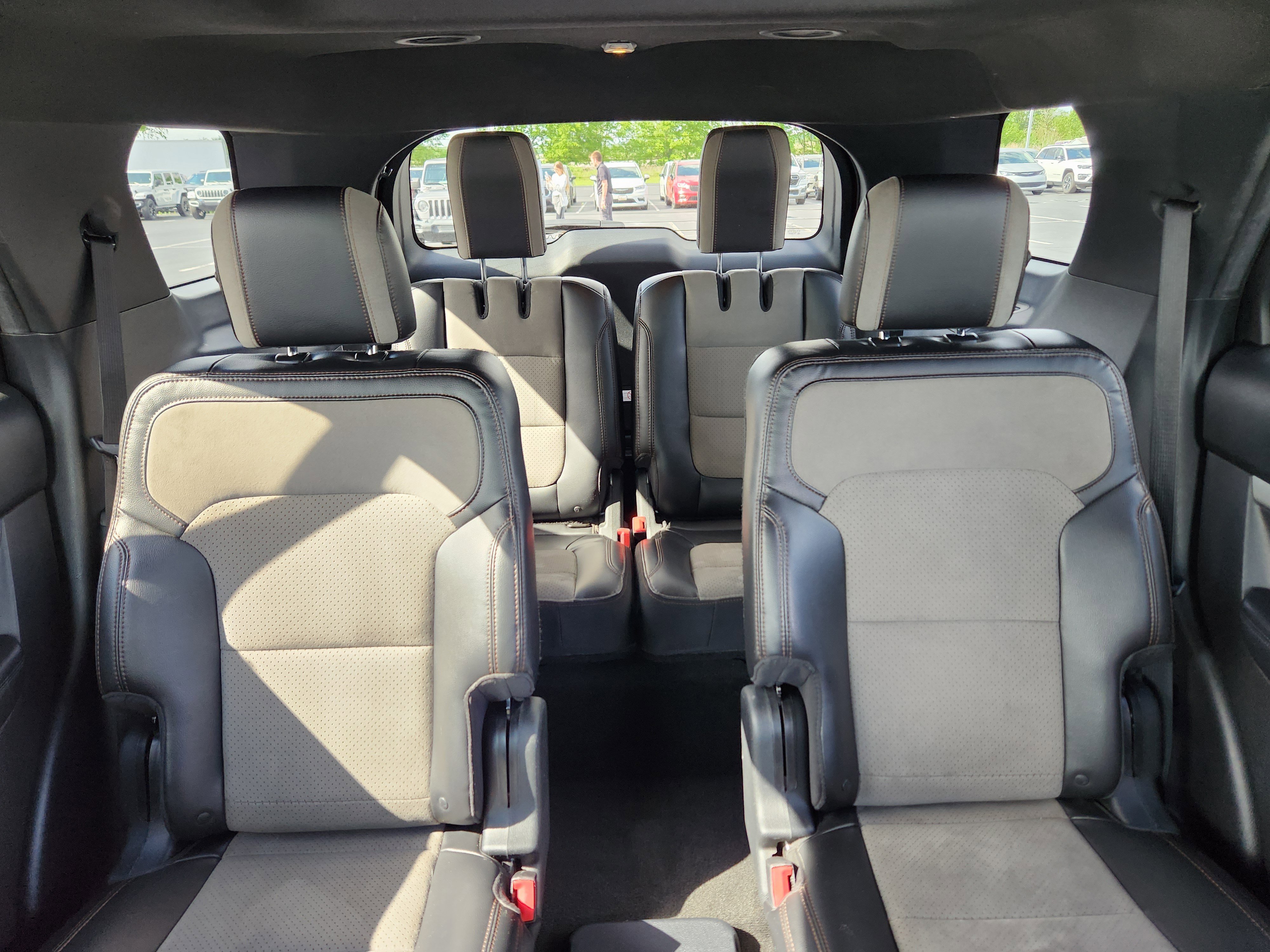 Used 2017 Ford Explorer XLT w/ Equipment Group 202A AWD/4WD image 11