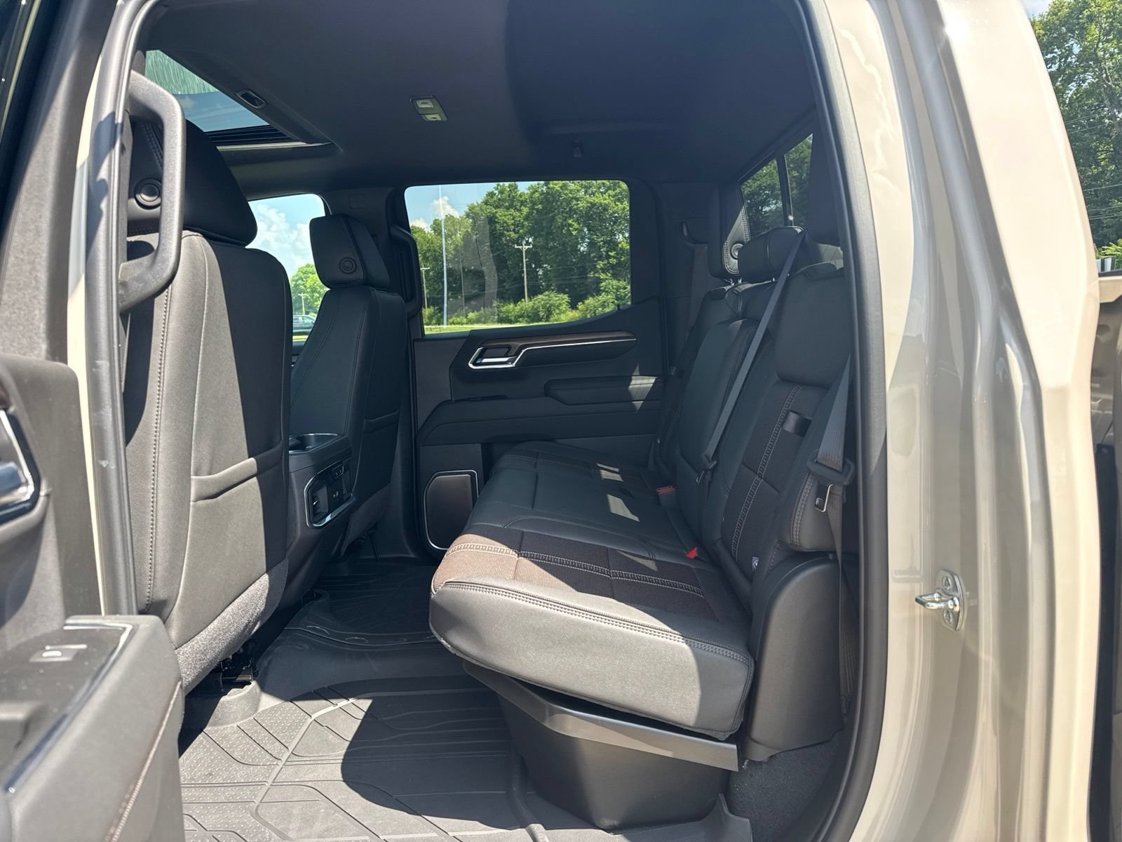 New 2026 Chevrolet Silverado 1500 High Country w/ Technology Package AWD/4WD image 13