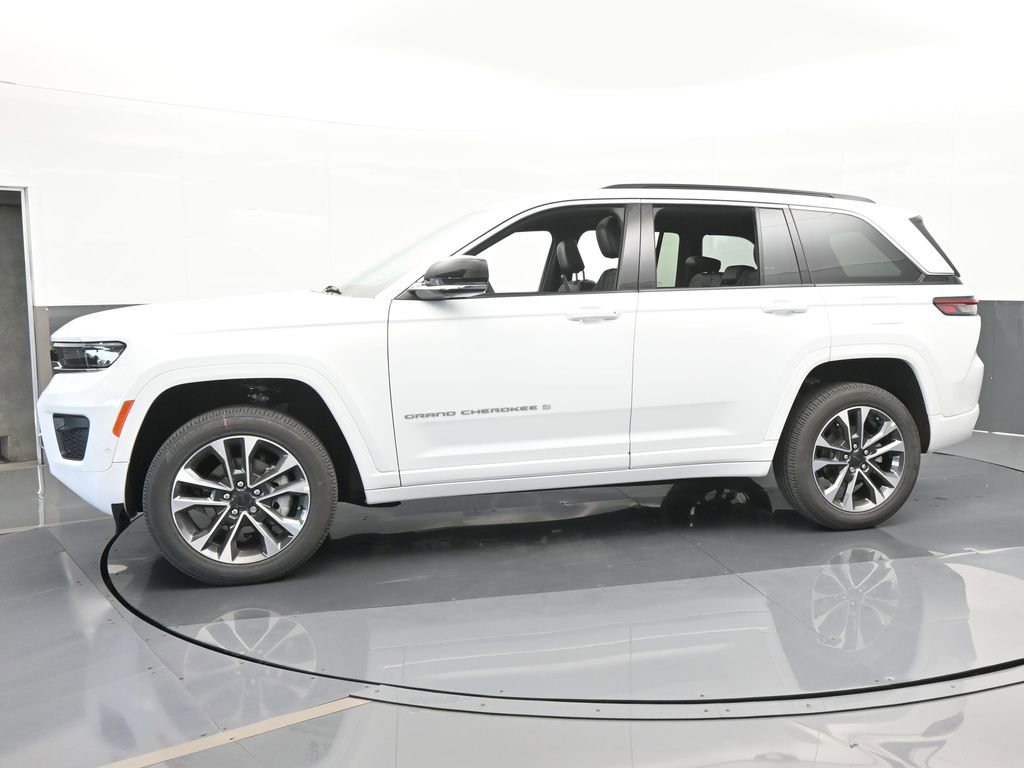 Used 2024 Jeep Grand Cherokee Overland image 2