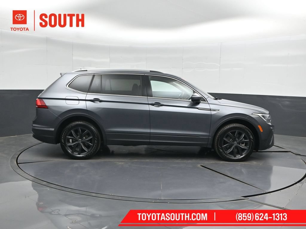 Used 2024 Volkswagen Tiguan SE AWD/4WD image 3
