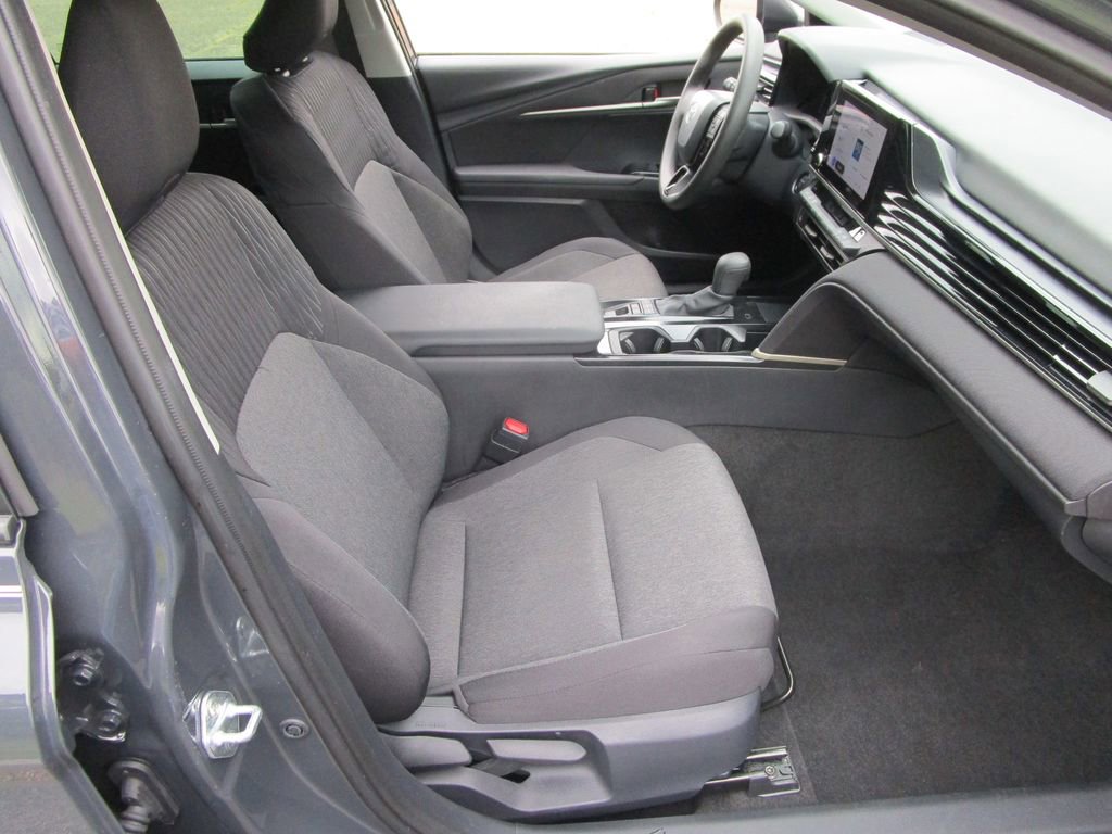 Used 2025 Toyota Camry LE image 17