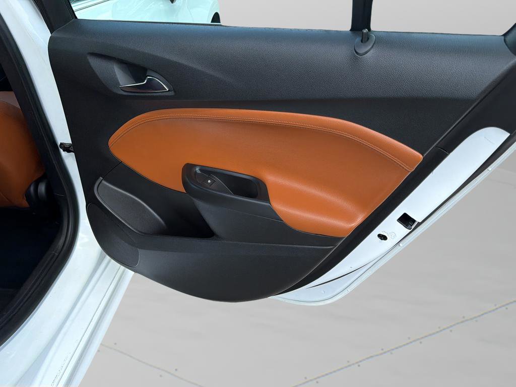 Used 2017 Chevrolet Cruze Premier image 11