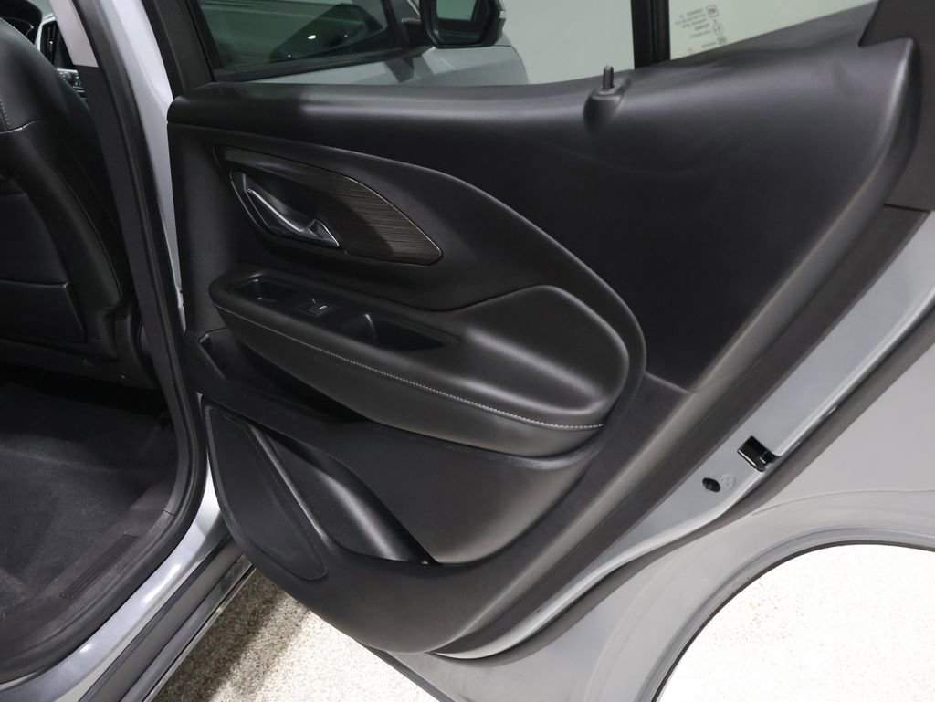 Used 2024 GMC Terrain SLT image 23