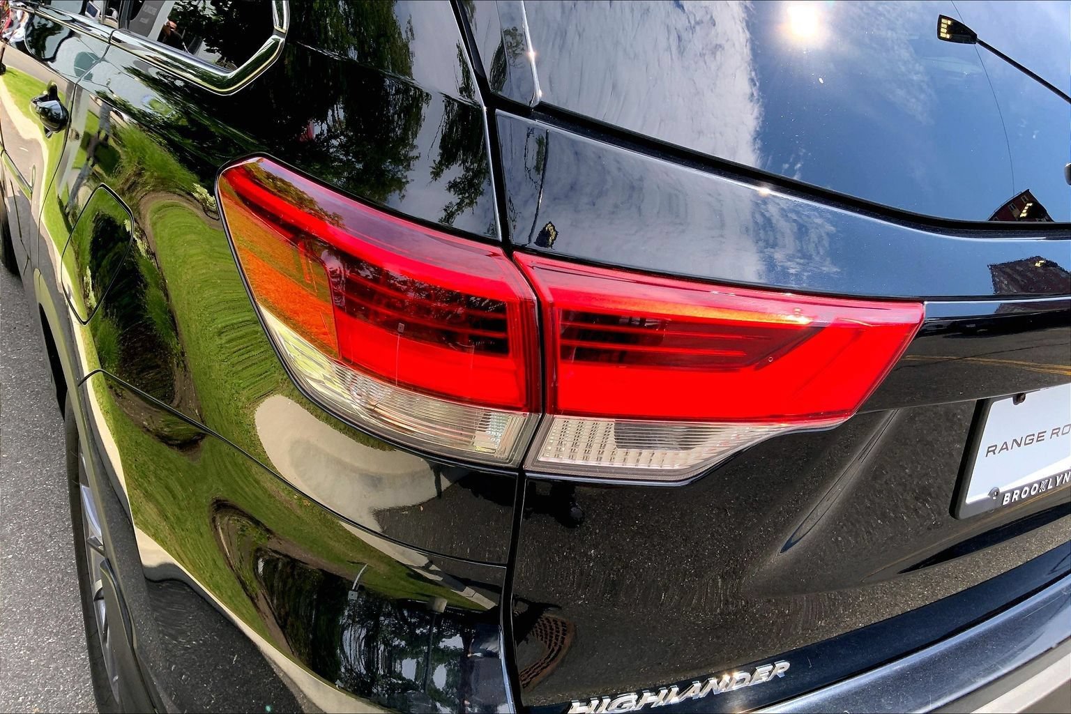 Used 2019 Toyota Highlander XLE AWD/4WD image 28