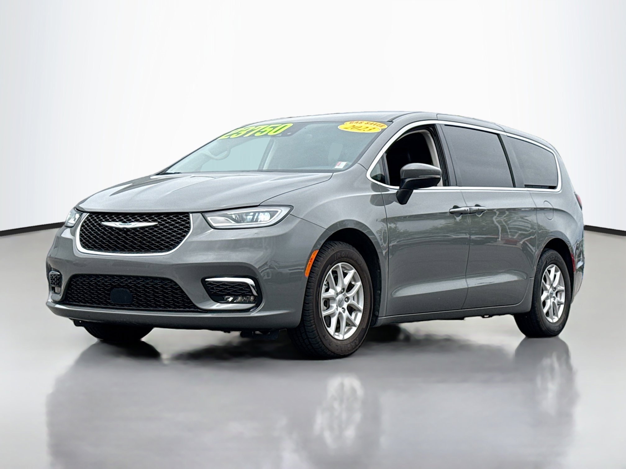 Used 2023 Chrysler Pacifica Touring-L FWD image 13