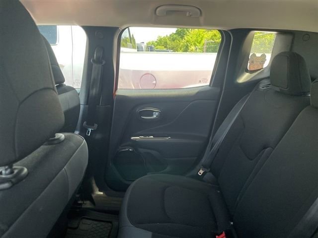 Used 2019 Jeep Renegade Altitude w/ Quick Order Package 2XM AWD/4WD image 17