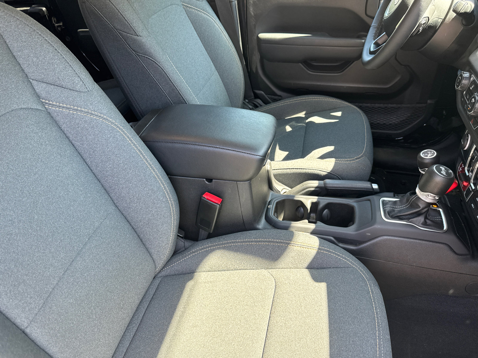 Used 2025 Jeep Wrangler Willys image 14