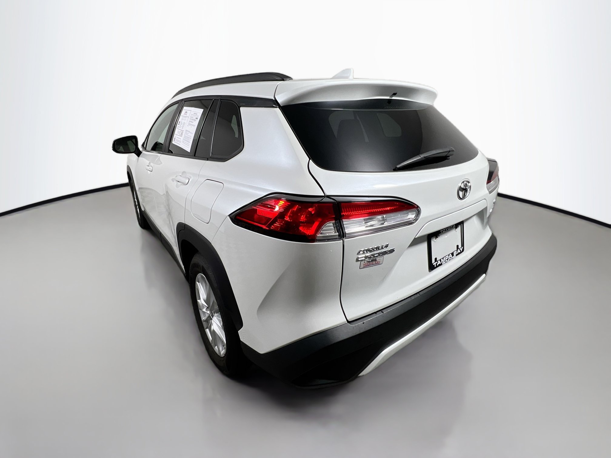 Used 2023 Toyota Corolla Cross LE AWD/4WD image 8