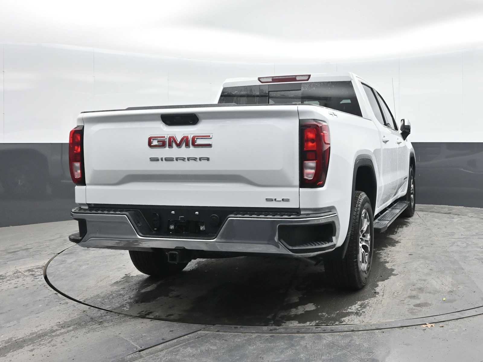 New 2026 GMC Sierra 1500 SLE w/ Preferred Package AWD/4WD image 10