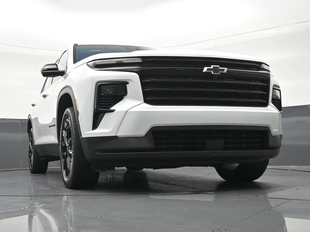 Used 2025 Chevrolet Traverse LT w/ Midnight/Sport Edition FWD image 30
