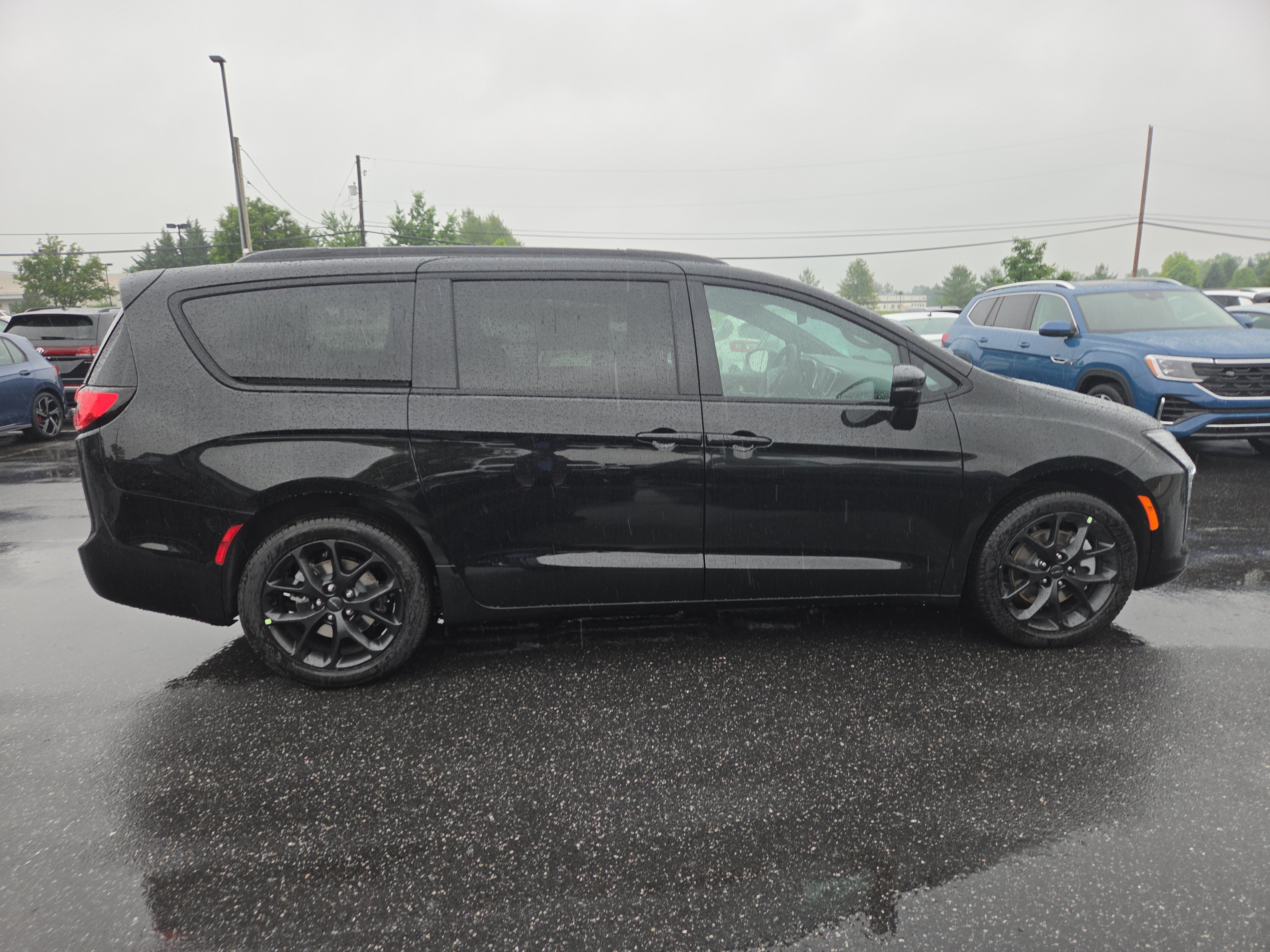 New 2027 Chrysler Pacifica Limited AWD/4WD image 17