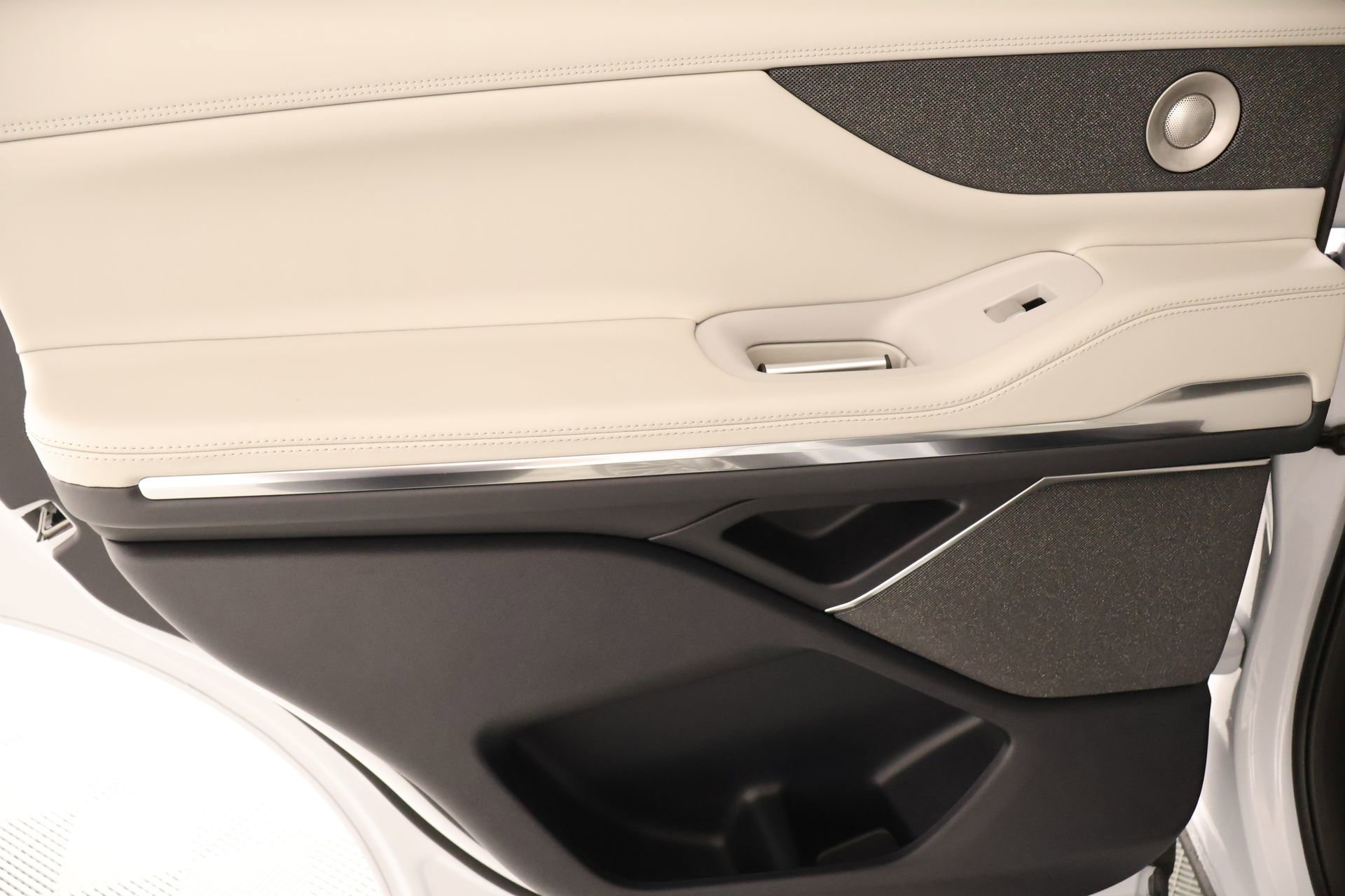 New 2026 Lincoln Navigator Reserve AWD/4WD image 19