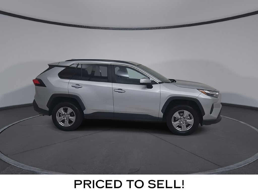 Used 2025 Toyota RAV4 XLE AWD/4WD image 2