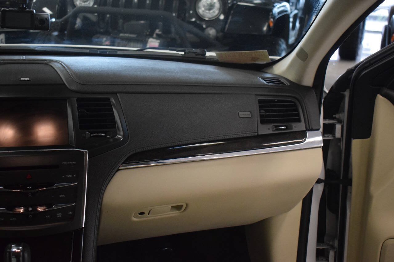 Used 2013 Lincoln MKS AWD image 42
