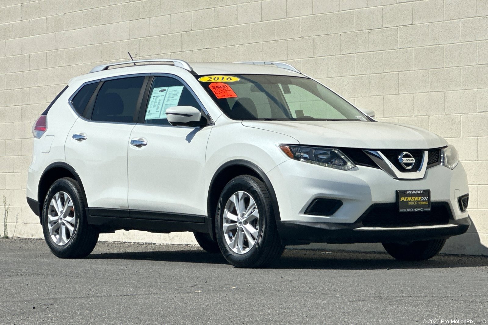 Used 2016 Nissan Rogue SV w/ SV Premium Package