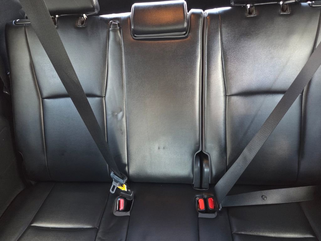 Used 2021 Toyota Highlander XLE FWD image 6