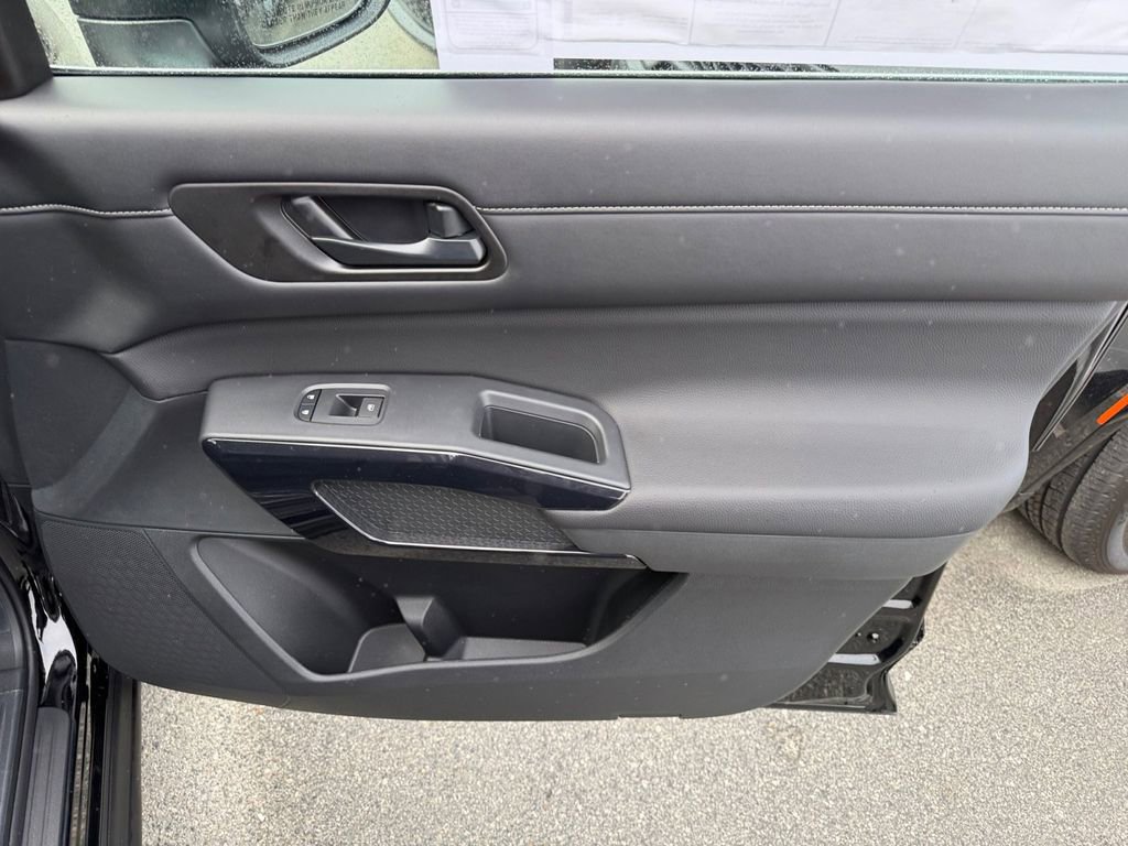 New 2025 Nissan Pathfinder SV image 27