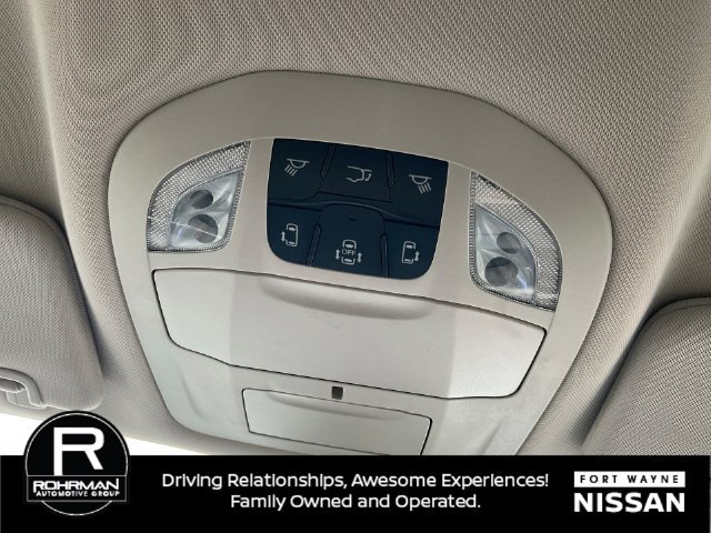 Used 2023 Chrysler Pacifica Touring-L FWD image 18