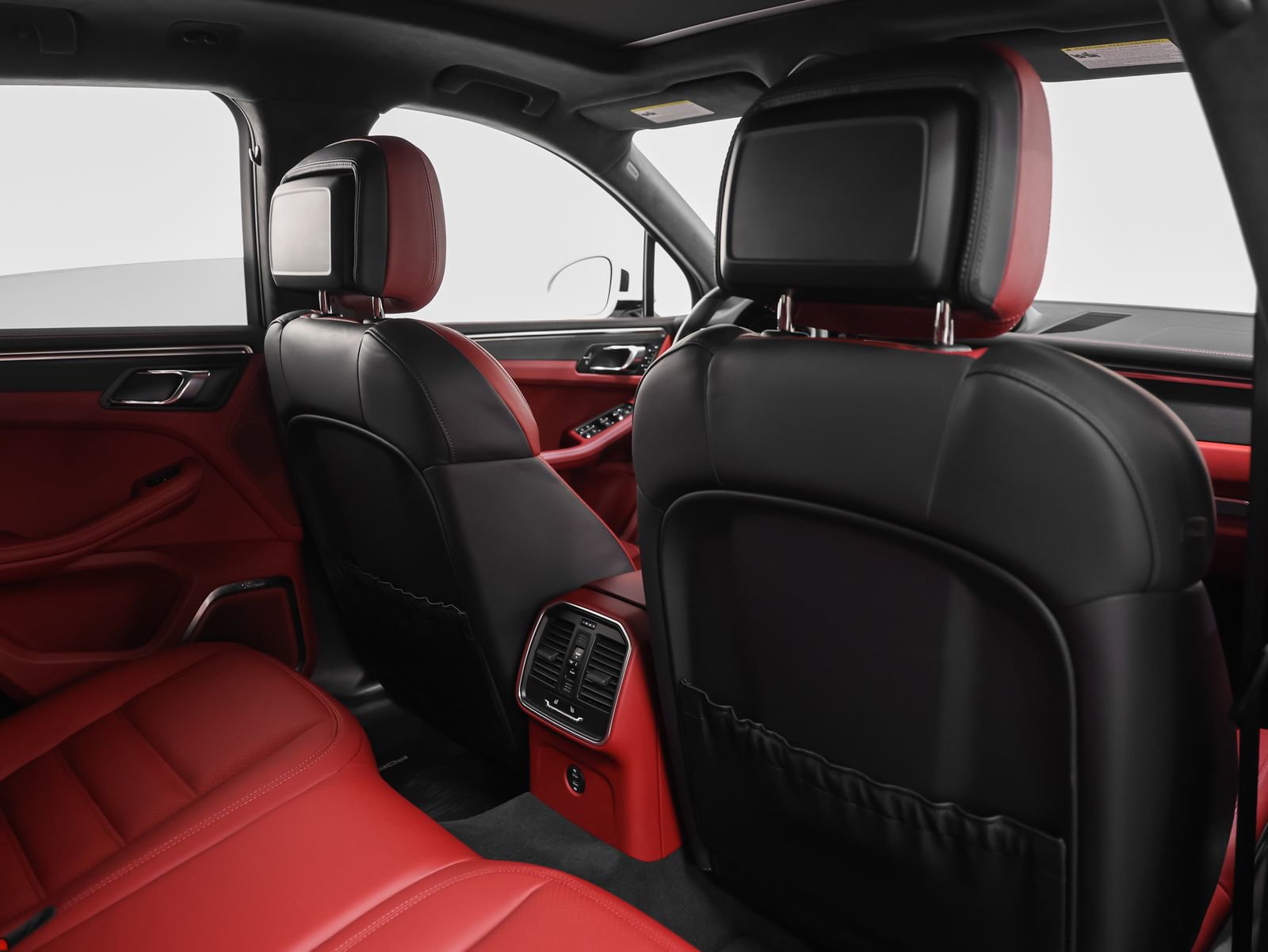 Certified 2022 Porsche Macan GTS image 34