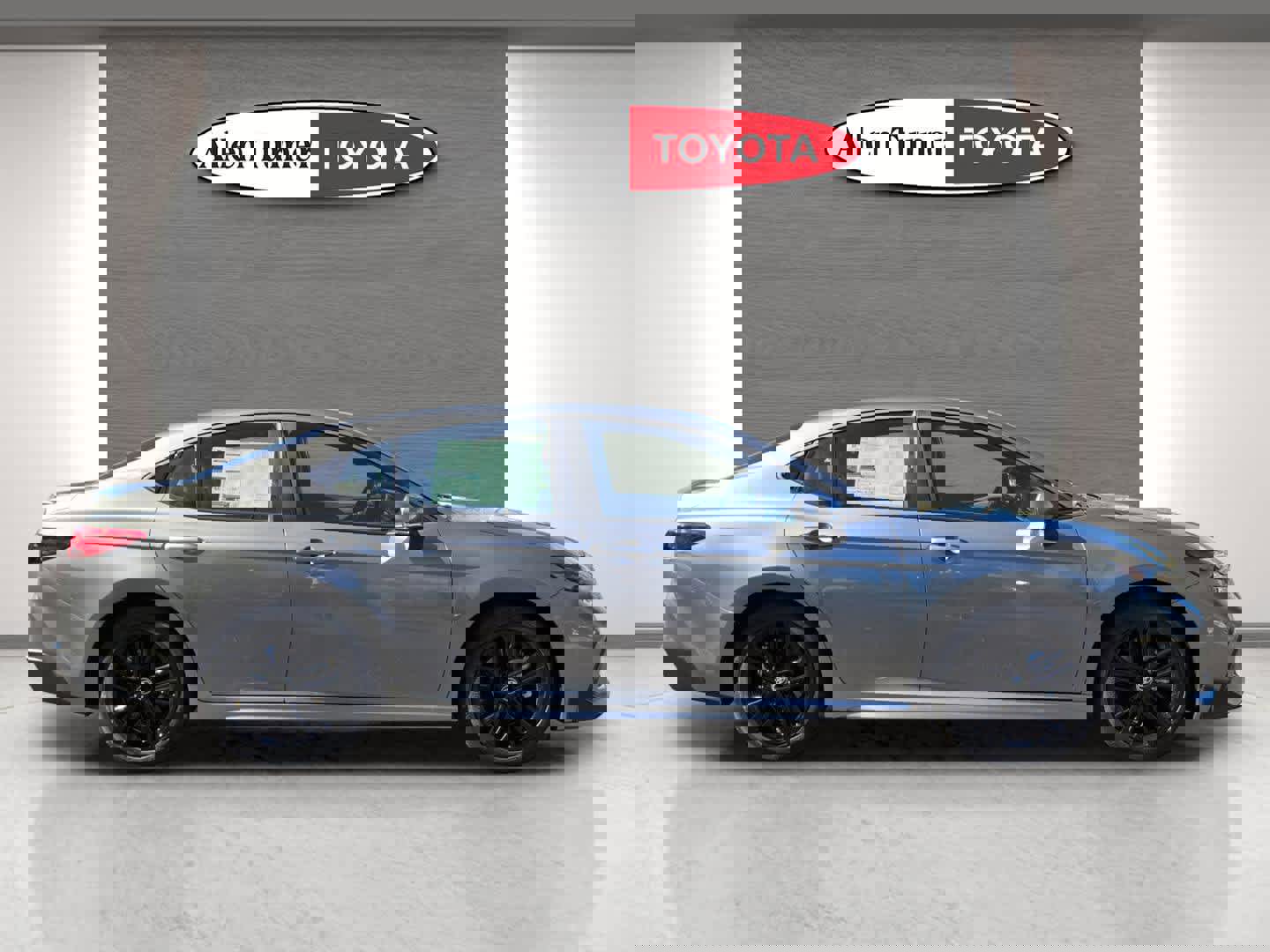 Used 2026 Toyota Camry SE w/ Convenience Package image 4