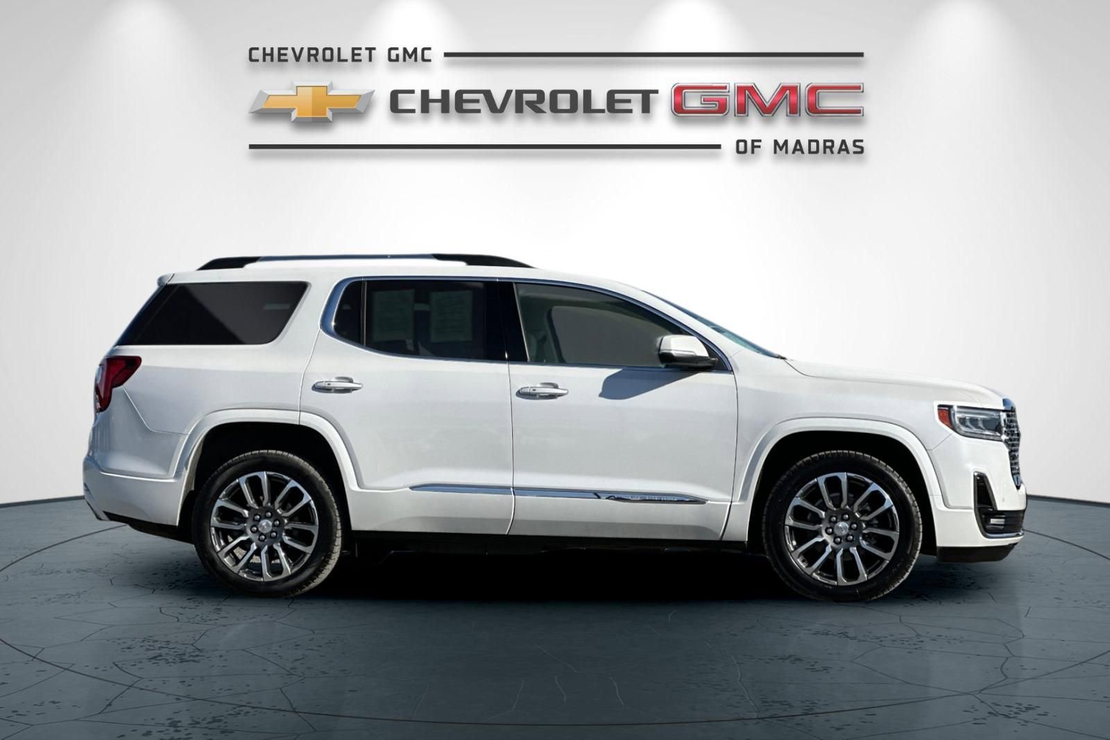 Used 2021 GMC Acadia Denali w/ Denali Ultimate Package AWD/4WD image 2
