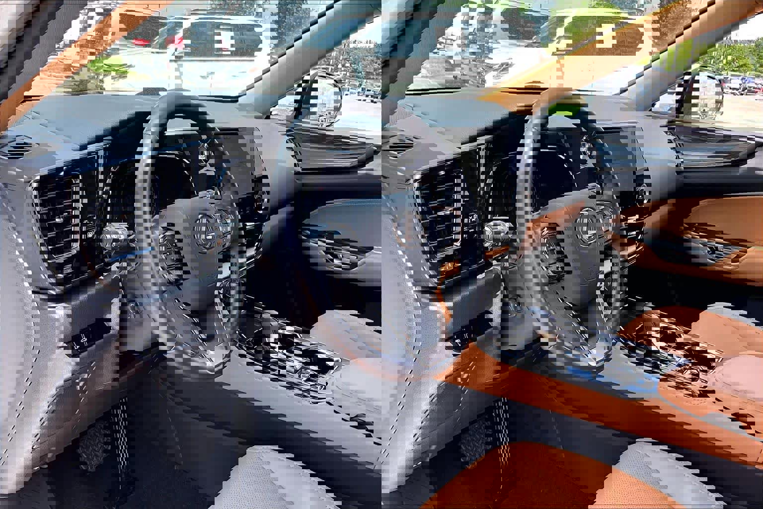 Used 2025 Lexus NX 250 FWD w/ Accessory Package (Z1) image 15