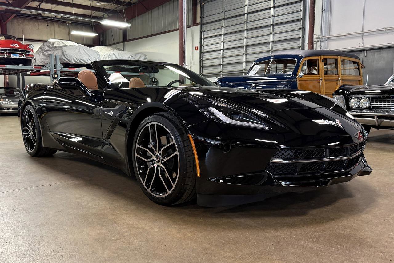 Used 2018 Chevrolet Corvette Stingray Convertible w/ 3LT Preferred Equipment Group image 2