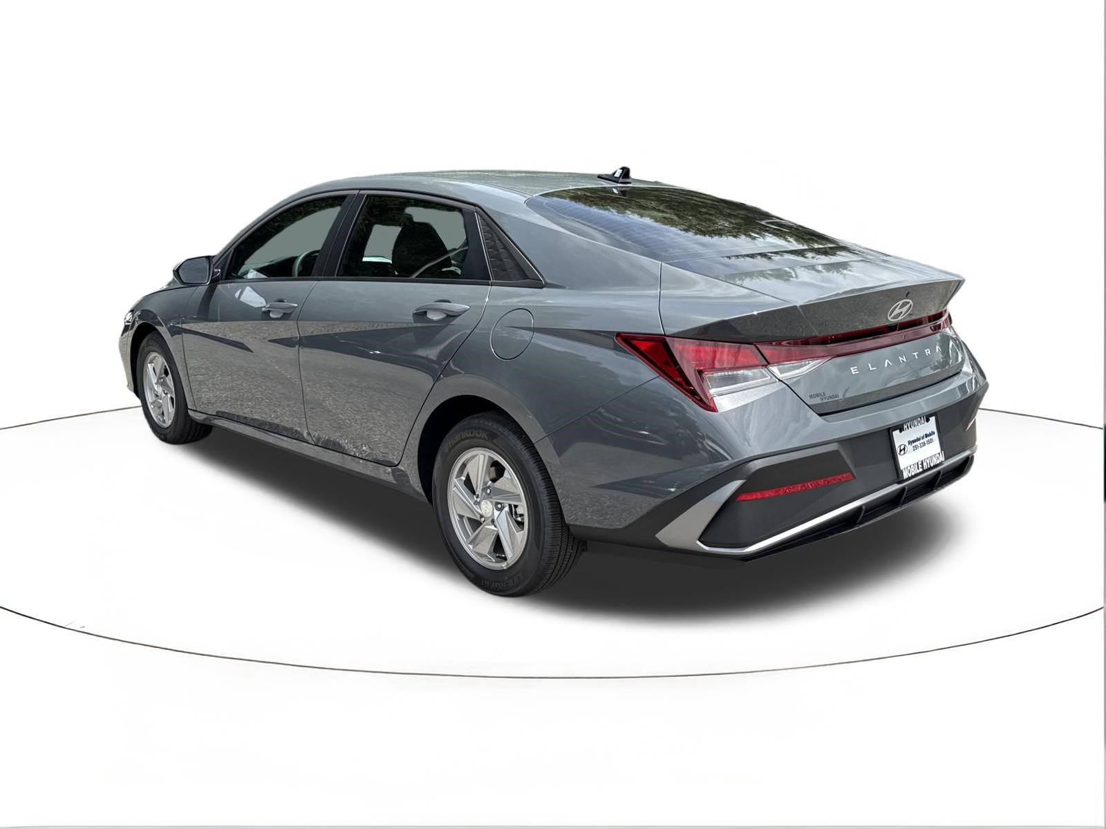 New 2026 Hyundai Elantra SE FWD image 5