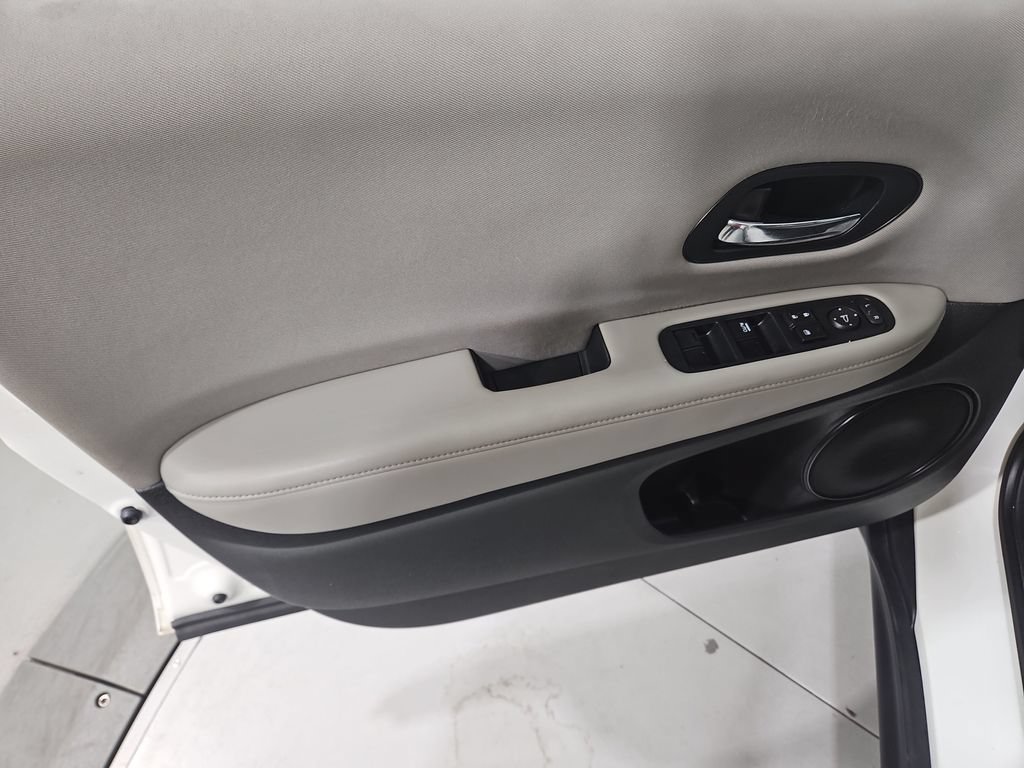 Used 2017 Honda HR-V LX image 10