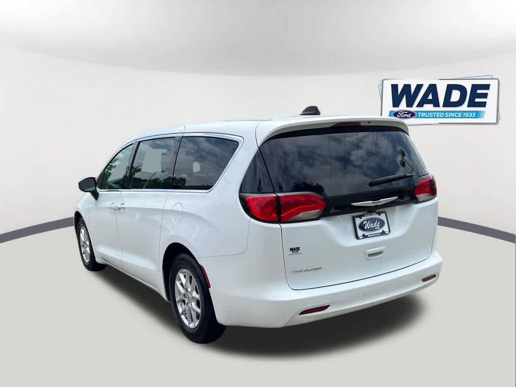 Used 2022 Chrysler Voyager LX FWD image 7