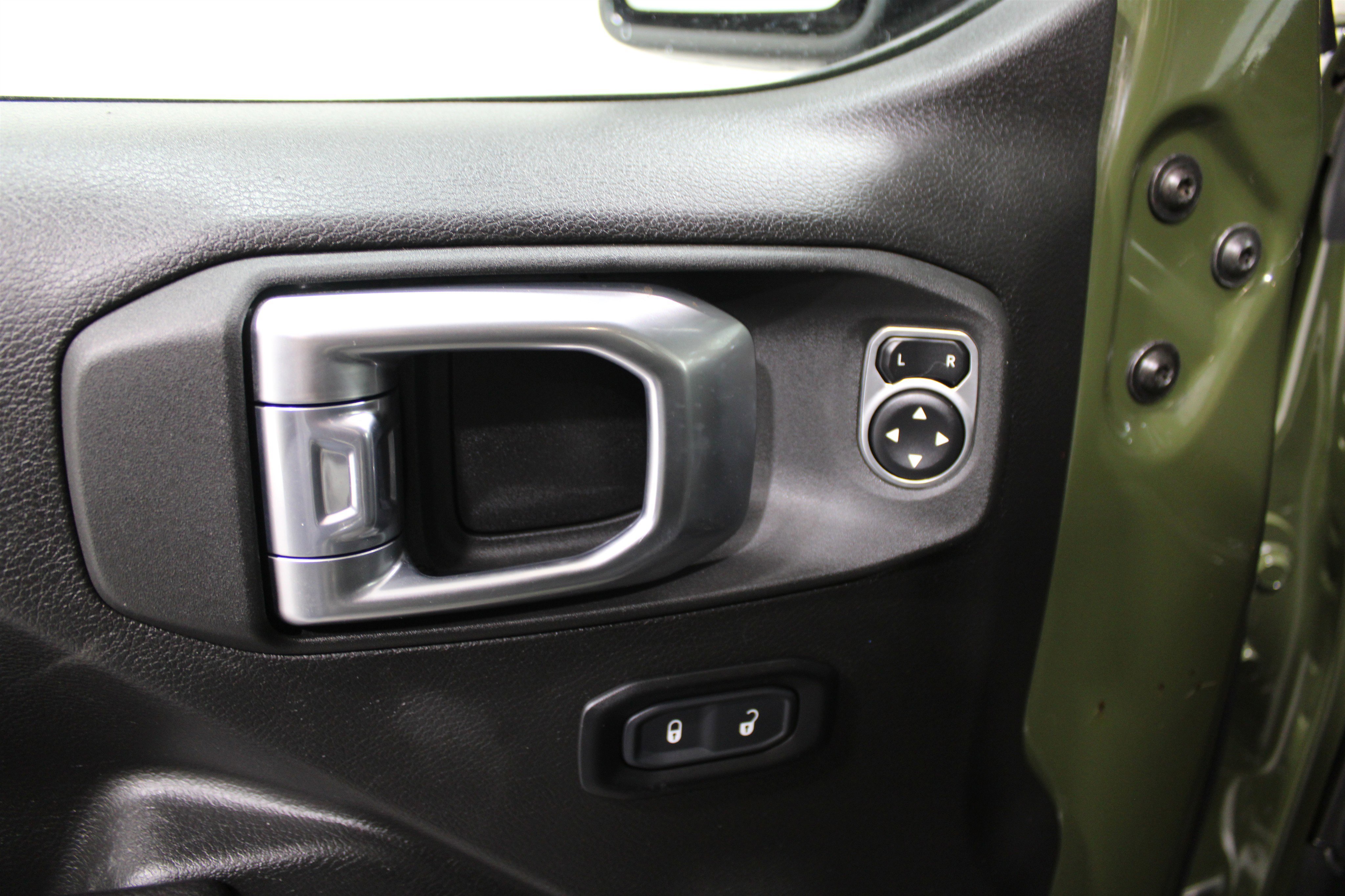 Used 2023 Jeep Gladiator Willys image 6