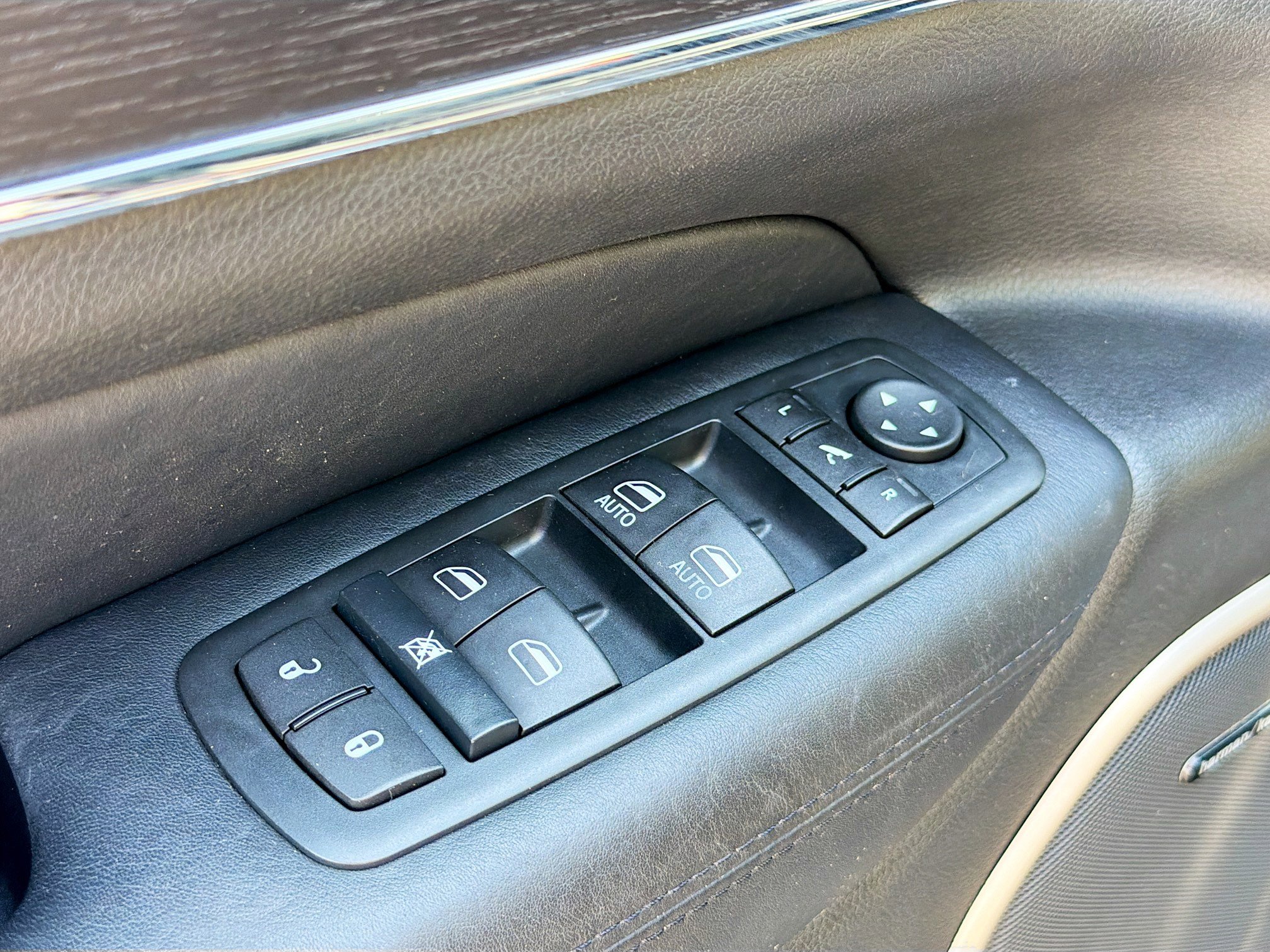 Used 2015 Jeep Grand Cherokee Summit AWD/4WD image 8