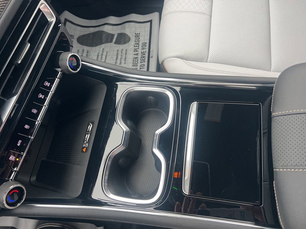 New 2026 Chevrolet Traverse High Country w/ LPO, Floor Liner Package image 21