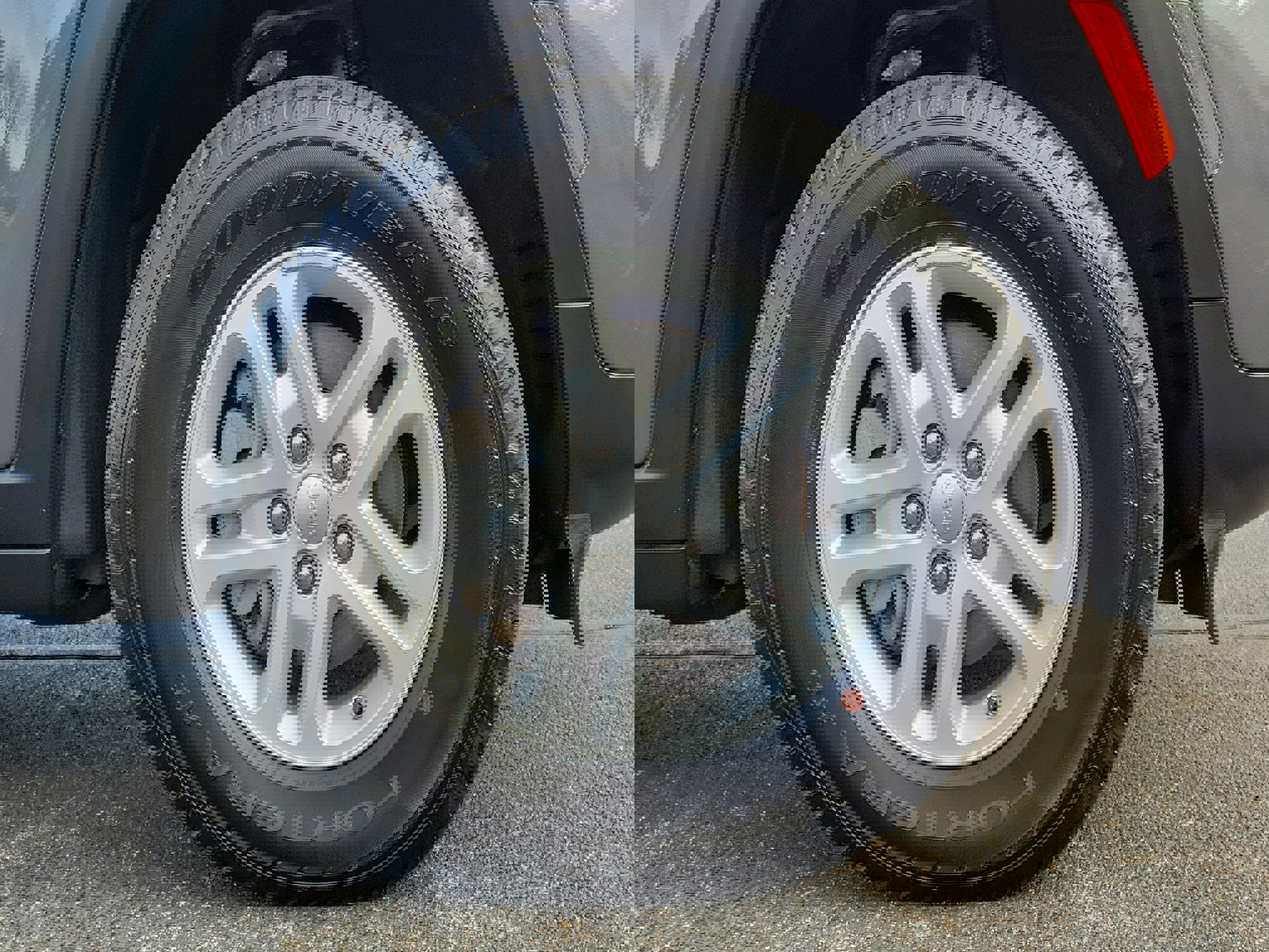 Used 2024 Jeep Grand Cherokee Laredo image 5