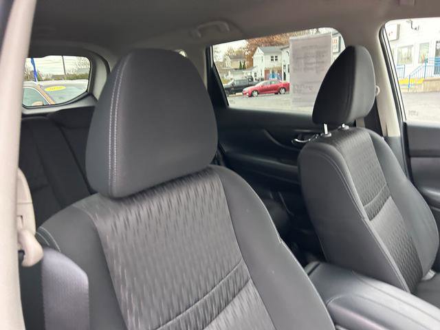 Used 2020 Nissan Rogue SV image 26